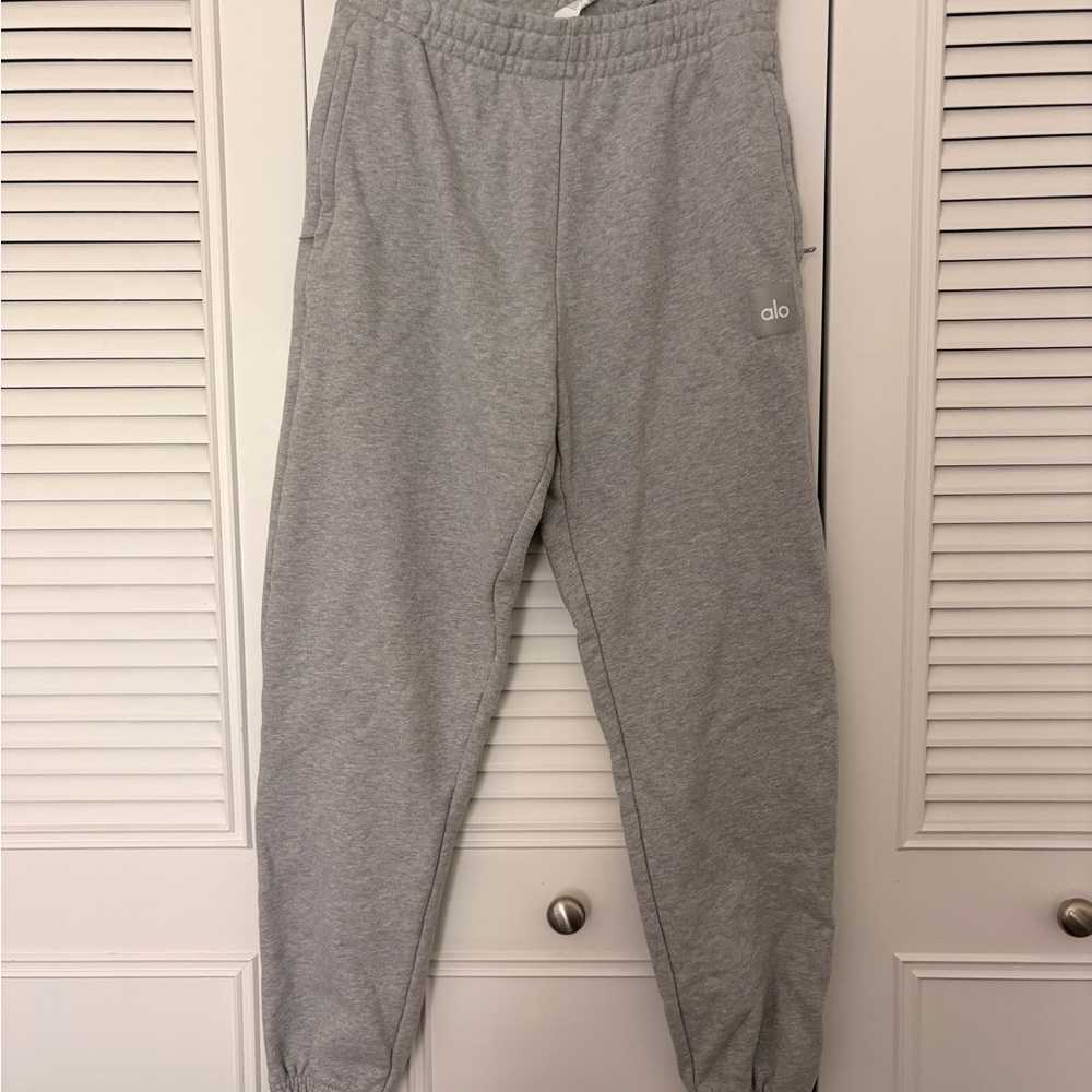 ALO Yoga Cuffed Renown Heavy Weight Sweatpant in Athletic Heather Grey